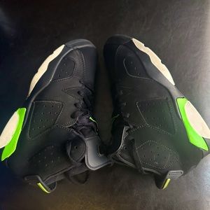 - Air Jordan 6 Retro